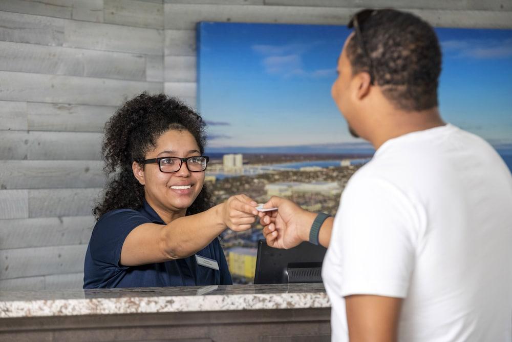 Comfort Inn & Suites Daytona Beach Oceanfront Экстерьер фото